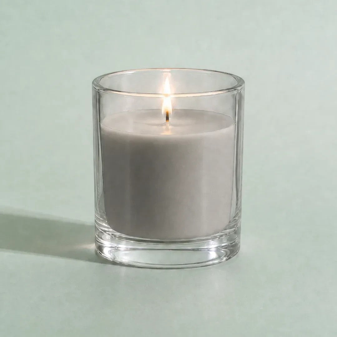 Pure Candle Supplies Melbourne Shadow dye chip result in a grey container candle with a lit wick